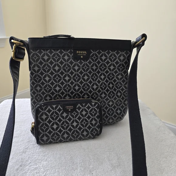 Fossil Black and Gray Crossbody Bag - Picture 4 of 14